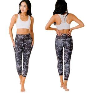 ZYIA ACTIVE Black Camo Metallic Pocket Light‎ n Tight Hi-Rise Capri 20" Size 4